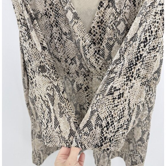 Liz Claiborne Plus Size Snakeskin Print V-Neck Pullover Blouse Sz 3x Boho Preppy - Picture 7 of 9
